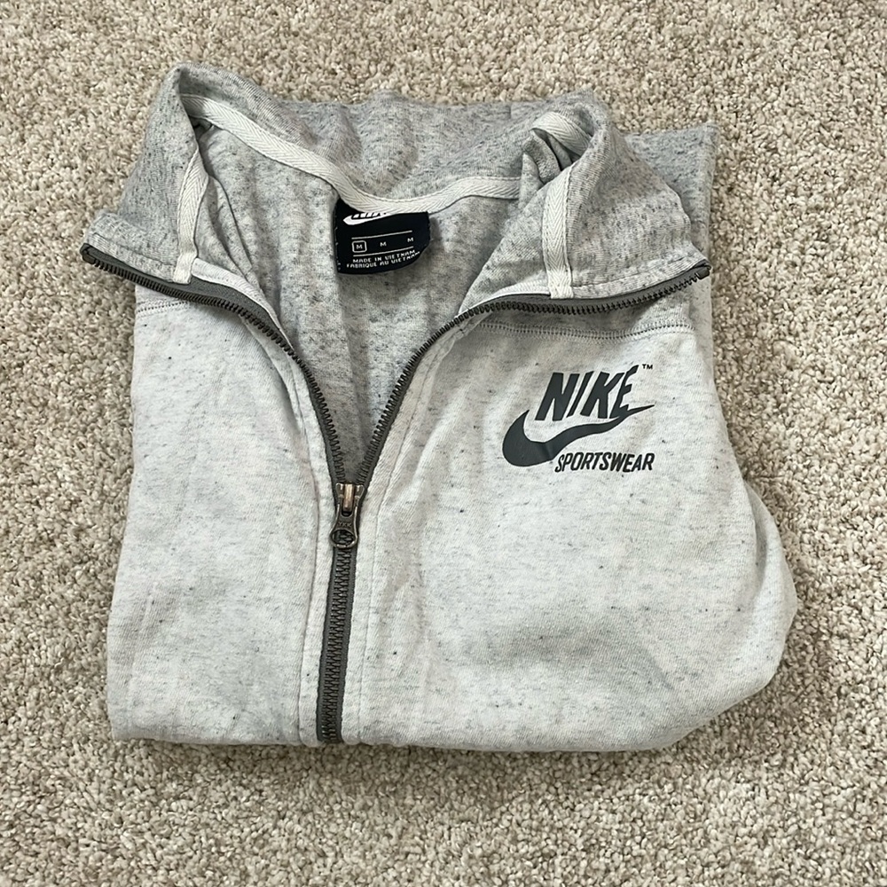 Nike zip up jacket size M